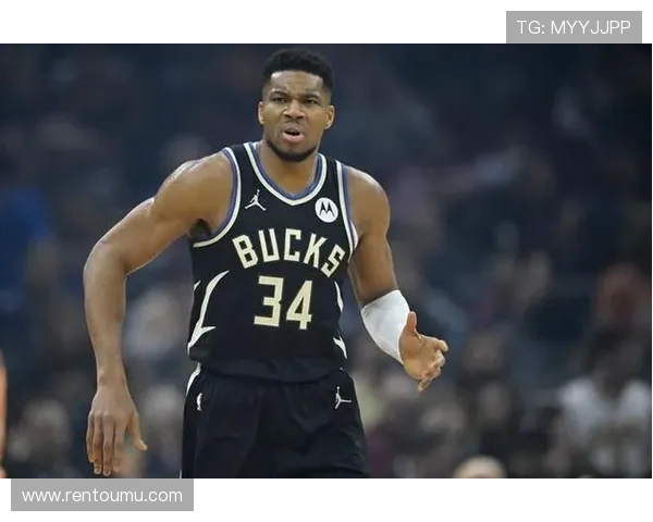 小里盛赞字母哥风度翩翩湖记调侃其在比赛用球管理上有所提升