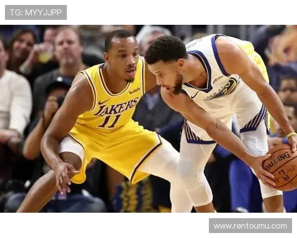 库里在奥兰多客场穿哈达威蓝喷引发球迷热议乱穿鞋时代来临